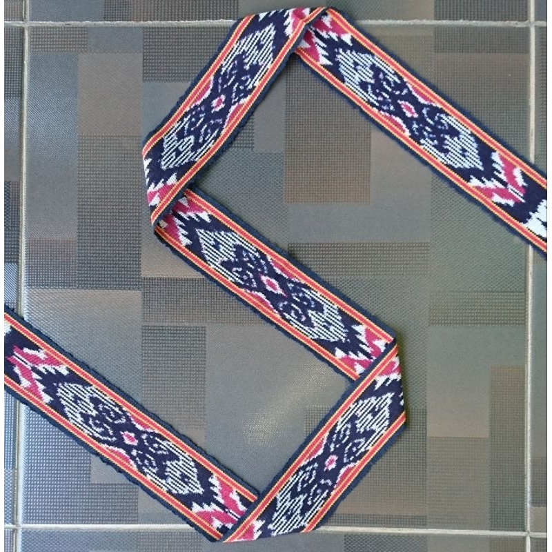 Tenun ikat kepala etnik dayak kalimantan