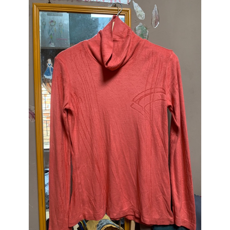 Baju atasan wanita turtleneck merk Uniqlo / atasan wanita merk Uniqlo Heattech