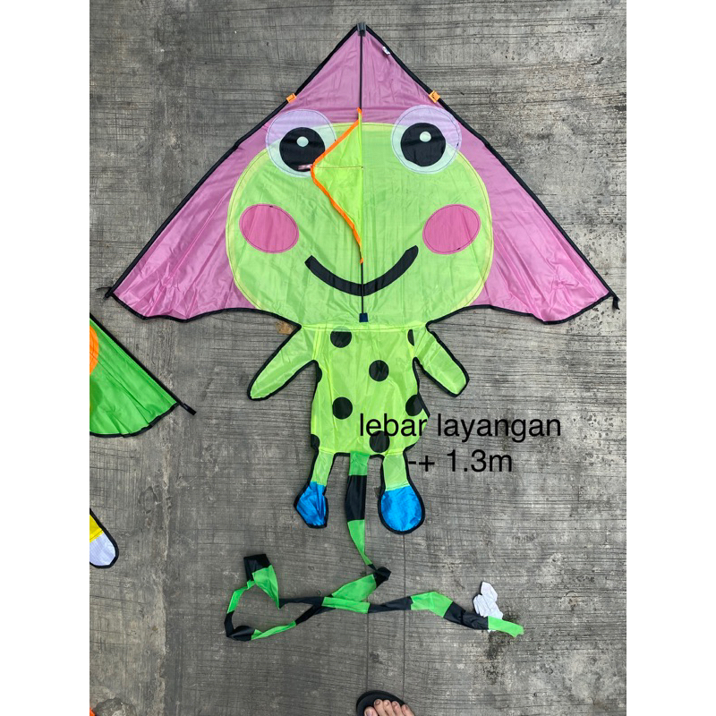 LAYANGAN KAIN LIPAT BESAR KODOK