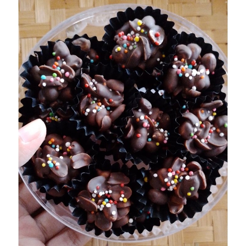 

KACANG COKLAT PREMIUM KUE LEBARAN ISI 20 PCS