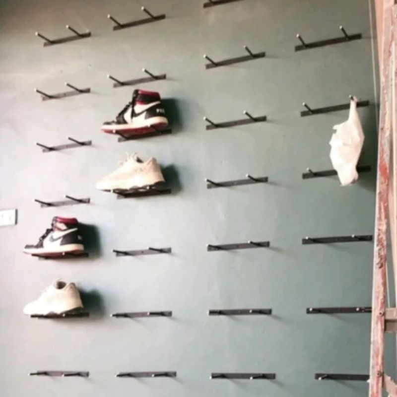 Tatakan Sepatu Bracket Display Sandal Sepatu Tempel Dinding Besi Kuat Besi Tebal