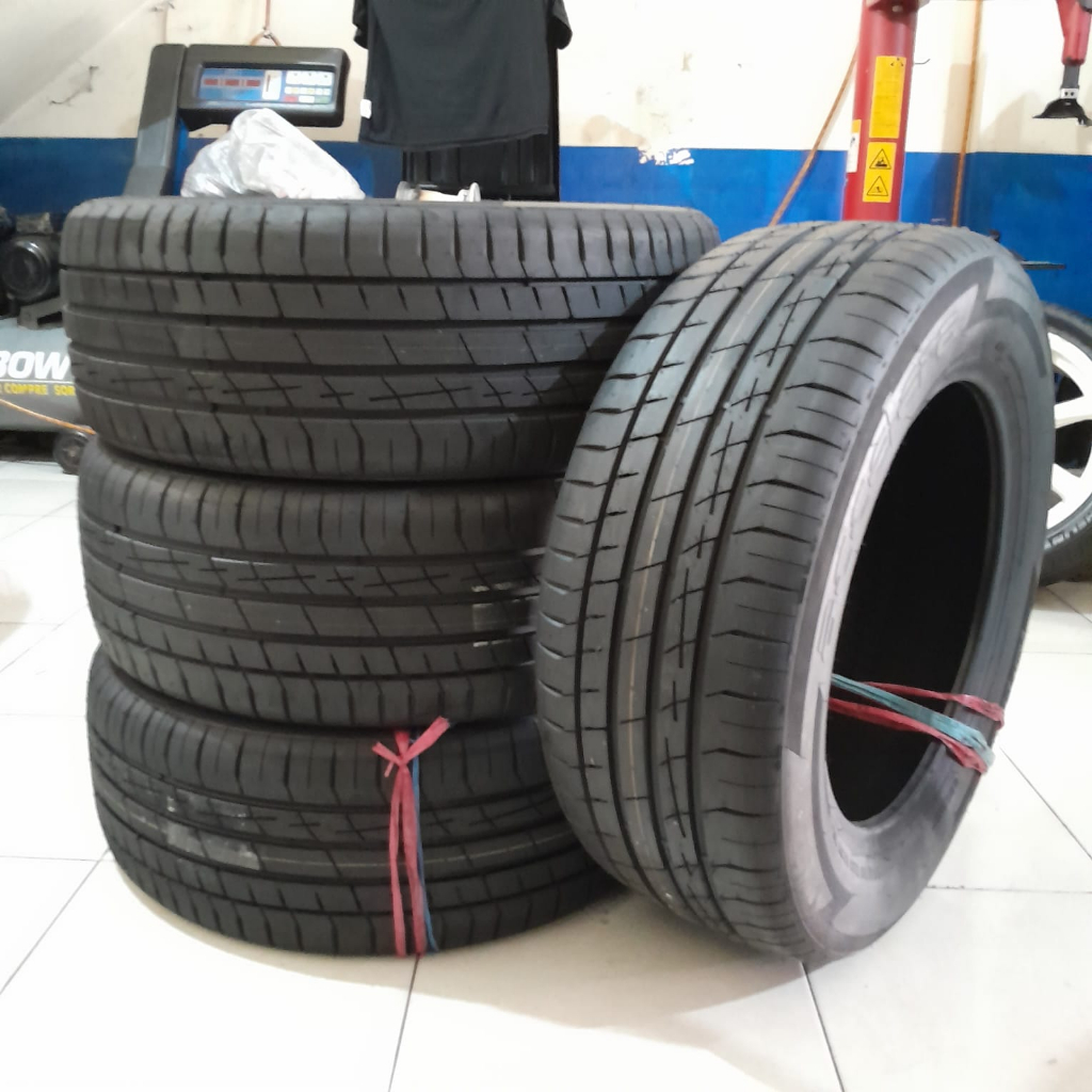 Ban Mobil 255 60 R18 Accelera Ban Mobil Like New 225/60R18