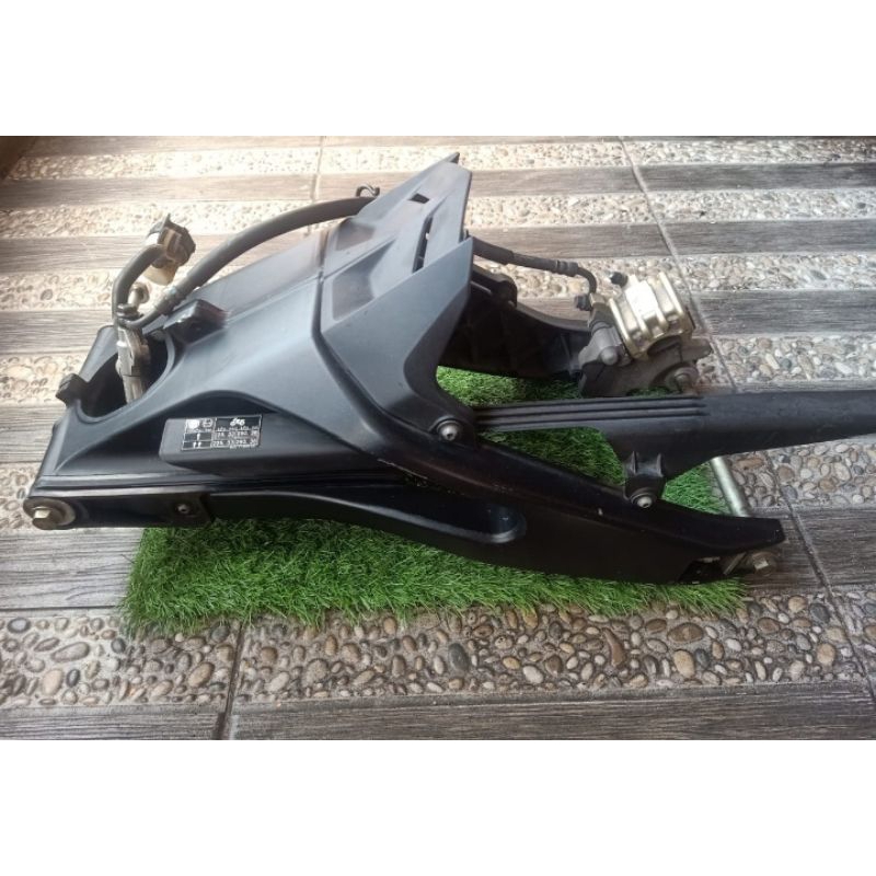 Swing arm set pengereman R15 V3 VVA copotan motor