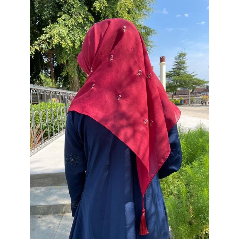 Paris sulam tasel/ Paris segiempat/ Paris 110x110/Hijab murah
