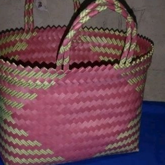 tas anyaman plastik bahan lurik ukuran sedang
