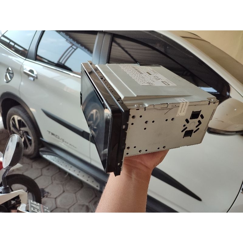 Headunit bawaan All New Rush TRD