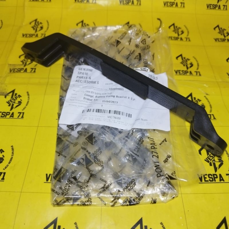 Pengunci Penahan Aki Vespa Matic Sprint Primavera