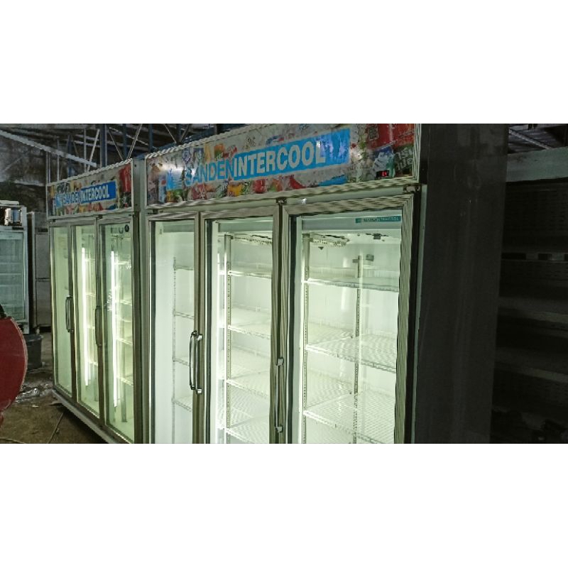 SECOND/BEKAS SHOWCASE 3 PINTU/DISPLAY CHILLER MERK SANDENT