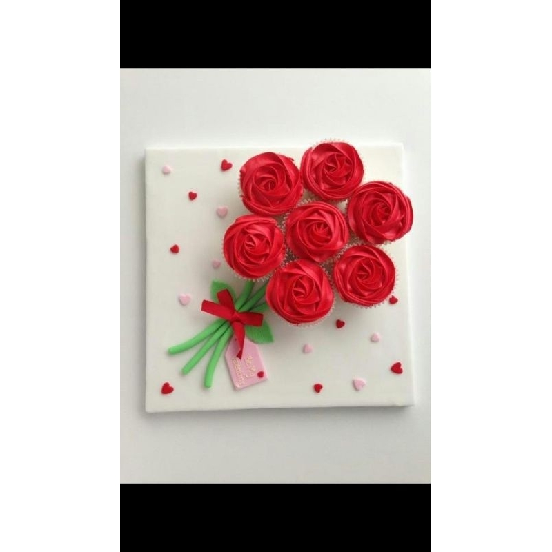 

red flower cup cake