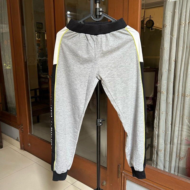 Training Sweat Pants Gray by Nevada size S Original Preloved Celana Training Panjang warna Abu Abu U