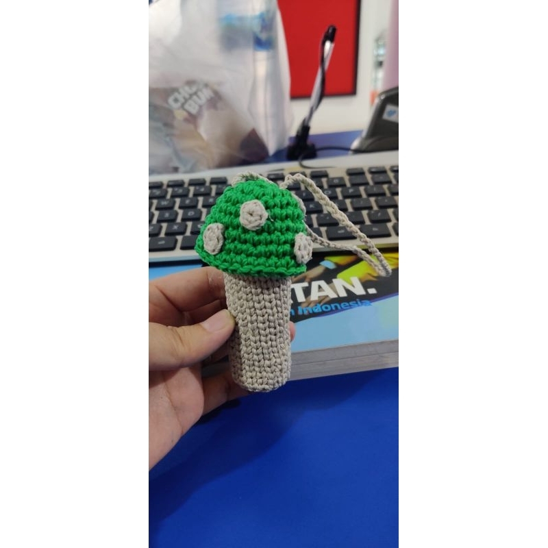Holder lipbalm/ holder freshcare/ holder korek api rajut bentuk jamur