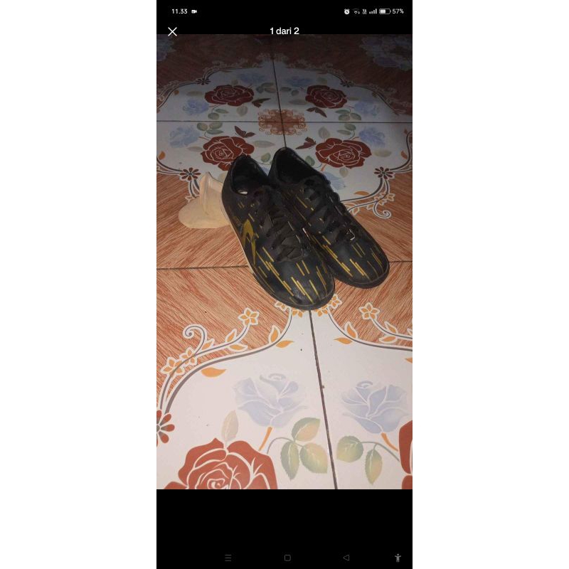 SEPATU FUTSAL BEKAS