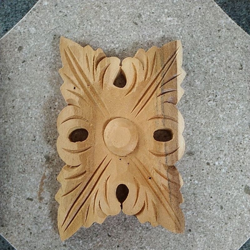 ukiran ornamen tempel lembayung jati