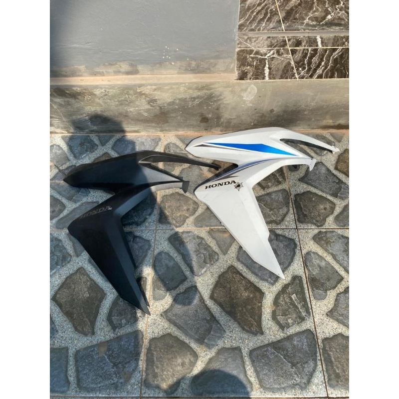 Cover sayap tebeng samping kanan Vario 125 led new 150 new original