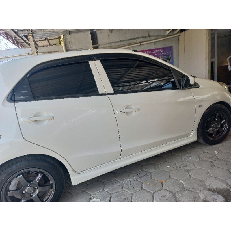 body kit honda brio old atau side skirt