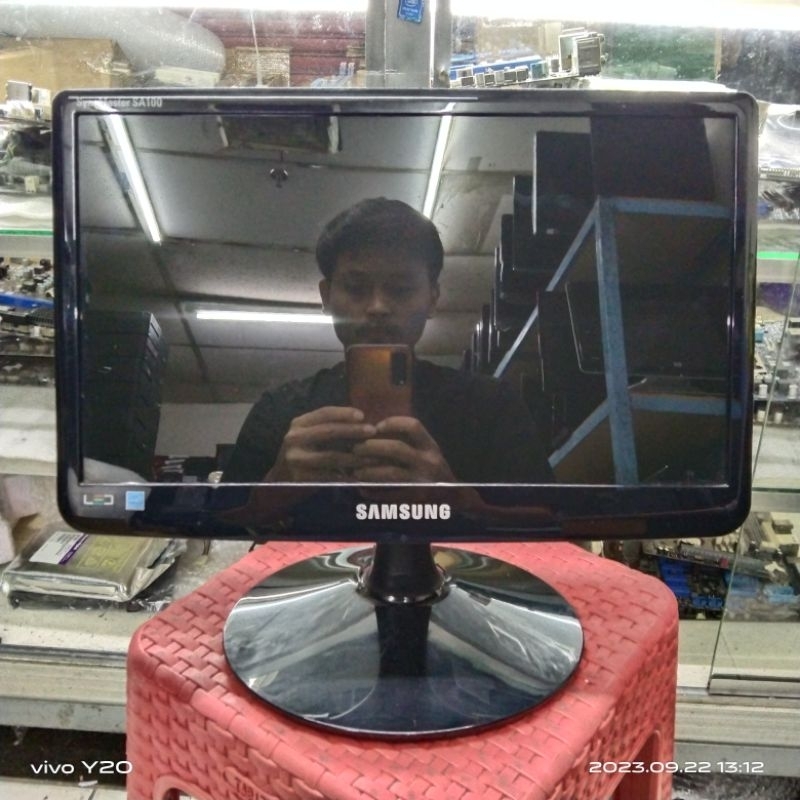 Monitor Led samsung 16inch wide screen
