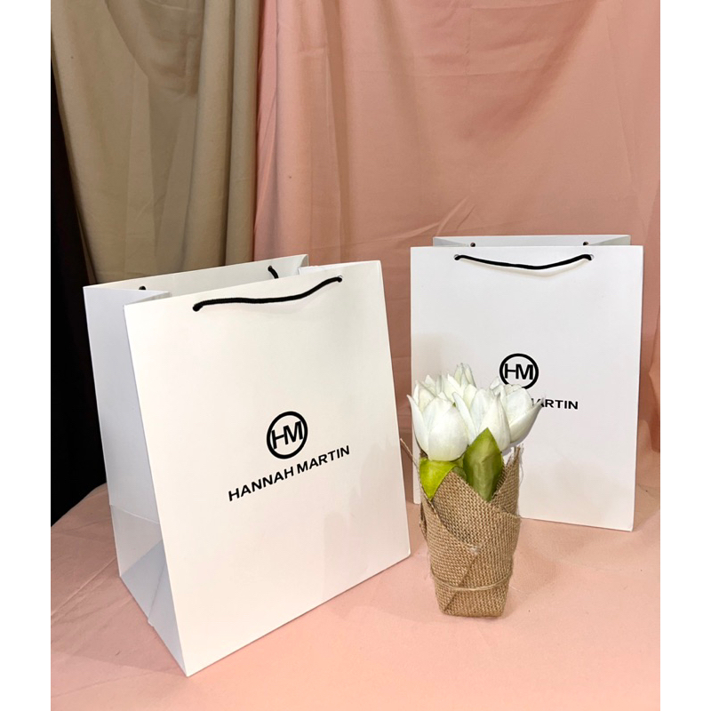 

Paper Bag HANNAH MARTIN ( READY STOCK JKT ) Paper Bag Pembungkus Box Jam