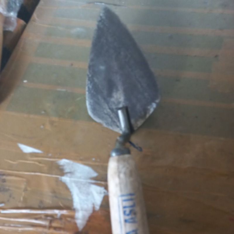 sendok semen/cetok tukang  baja porselen