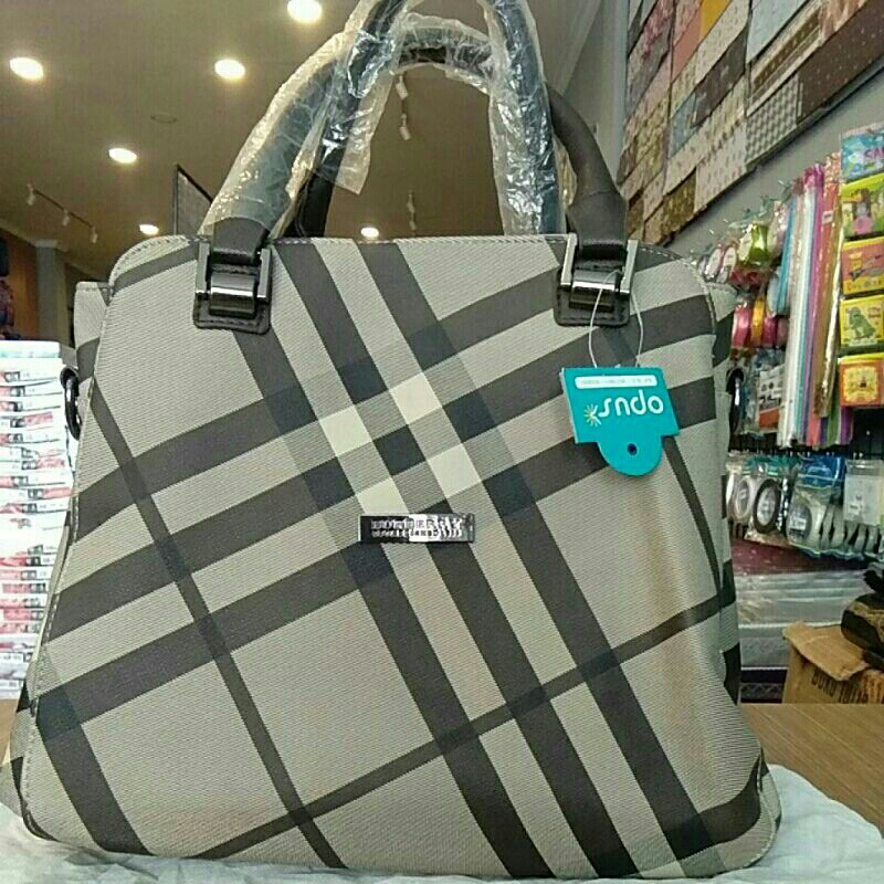 Tas Wanita Dewasa Totebag Burberry