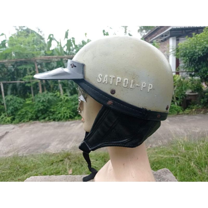 Helm Satpol PP chips jadul