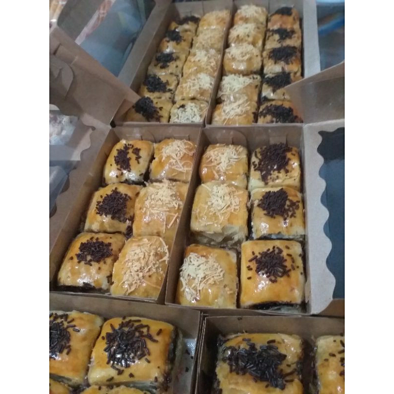 

Bolen pisang coklat keju