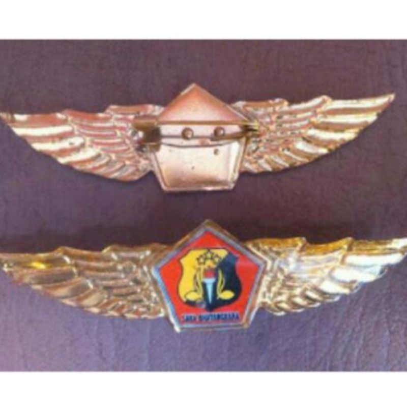 wing saka bhayangkara kuningan lapis resin pin saka bhayangkara