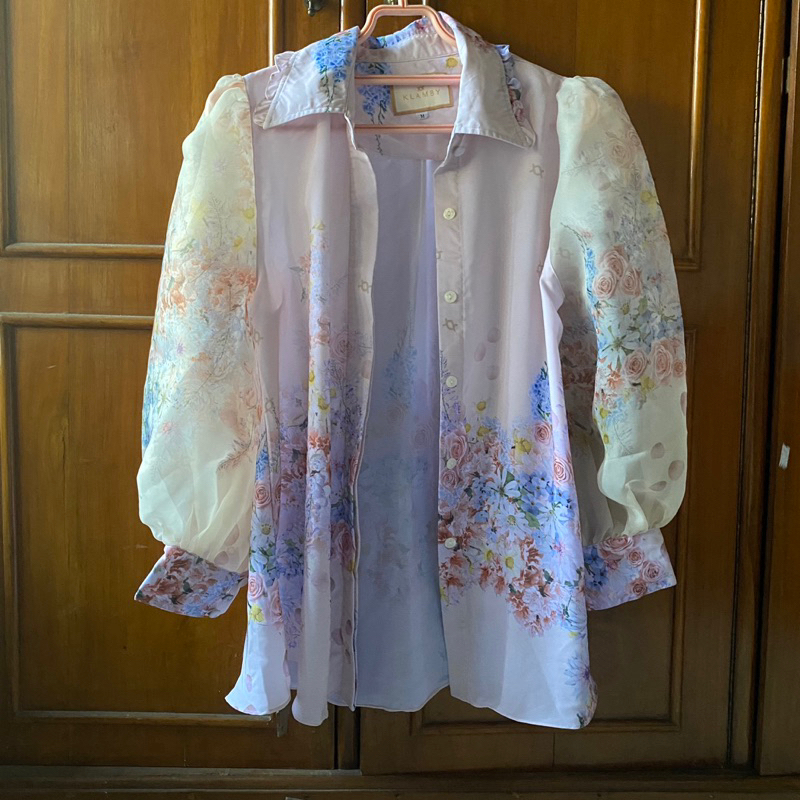 preloved items ૮ ˶ᵔ ᵕ ᵔ˶ ა brianna blouse peach wearing klamby size M