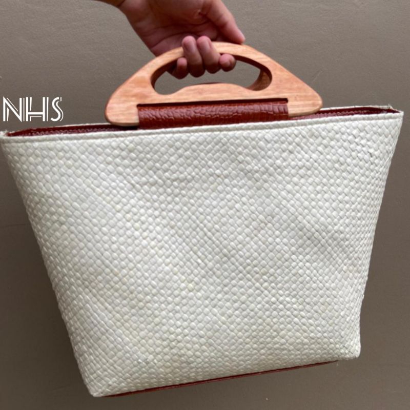Tas Anyaman Kerajinan Mendong Pandan Combi Handle Kayu Etnik Bali Bangkok