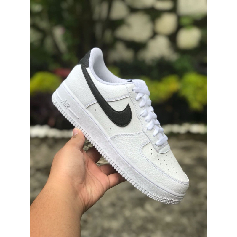 Sepatu sneakers pria wanita nike air force 1’07 White Black