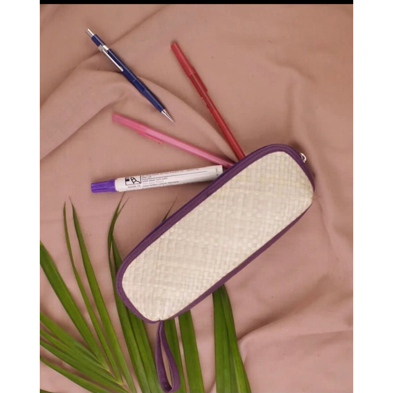 

Tempat pensil anyaman