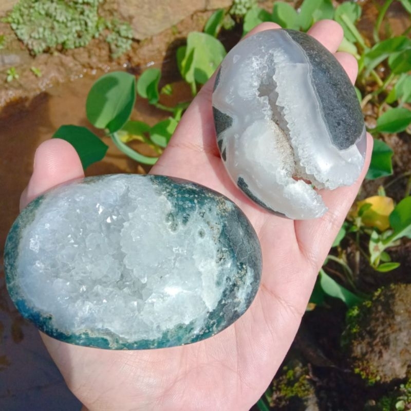 crystal geode palmstone