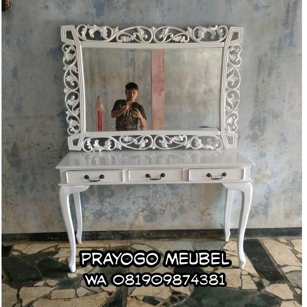 meja rias kaca cermin pigura ukir kayu jati Jepara meja Konsul ukir minimalis Jepara