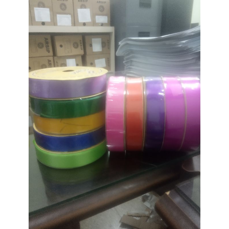 

Pita Kado untuk Sendaren Layangan Sowangan