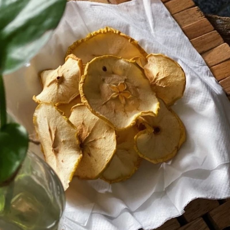 

Garnish apel kering / dried apple
