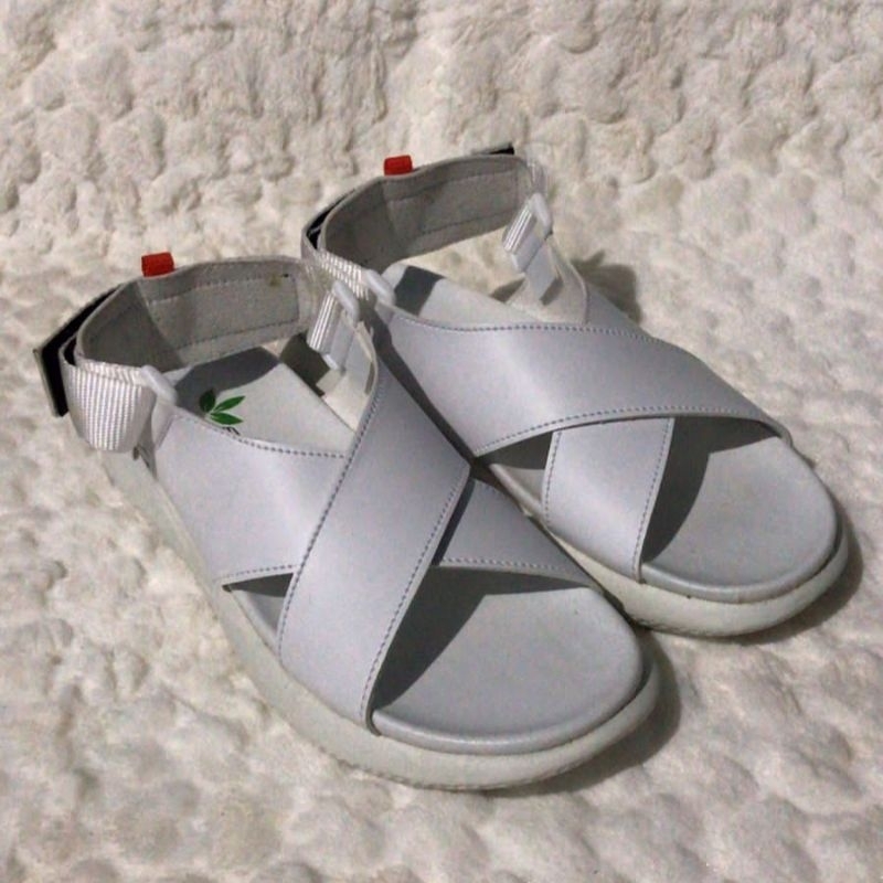 ELGHIO FOOTWEAR // Sandal gunung wanita kualitas premium