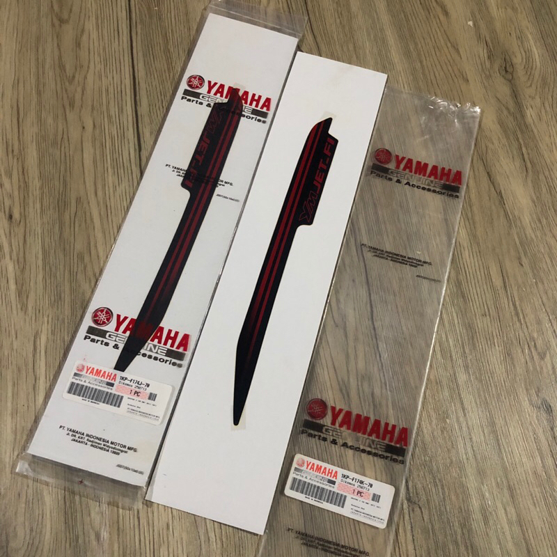 STRIPPING TEBENG SAMPING DEPAN MIO SOUL GT MERAH KANAN KIRI ( ORIGINAL ) / 1KP-F174J-70 / 1KP-F174K-