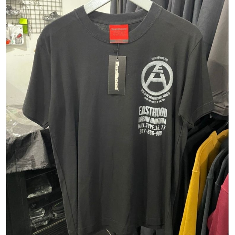 Easthood Kaos Lengan Pendek Hitam