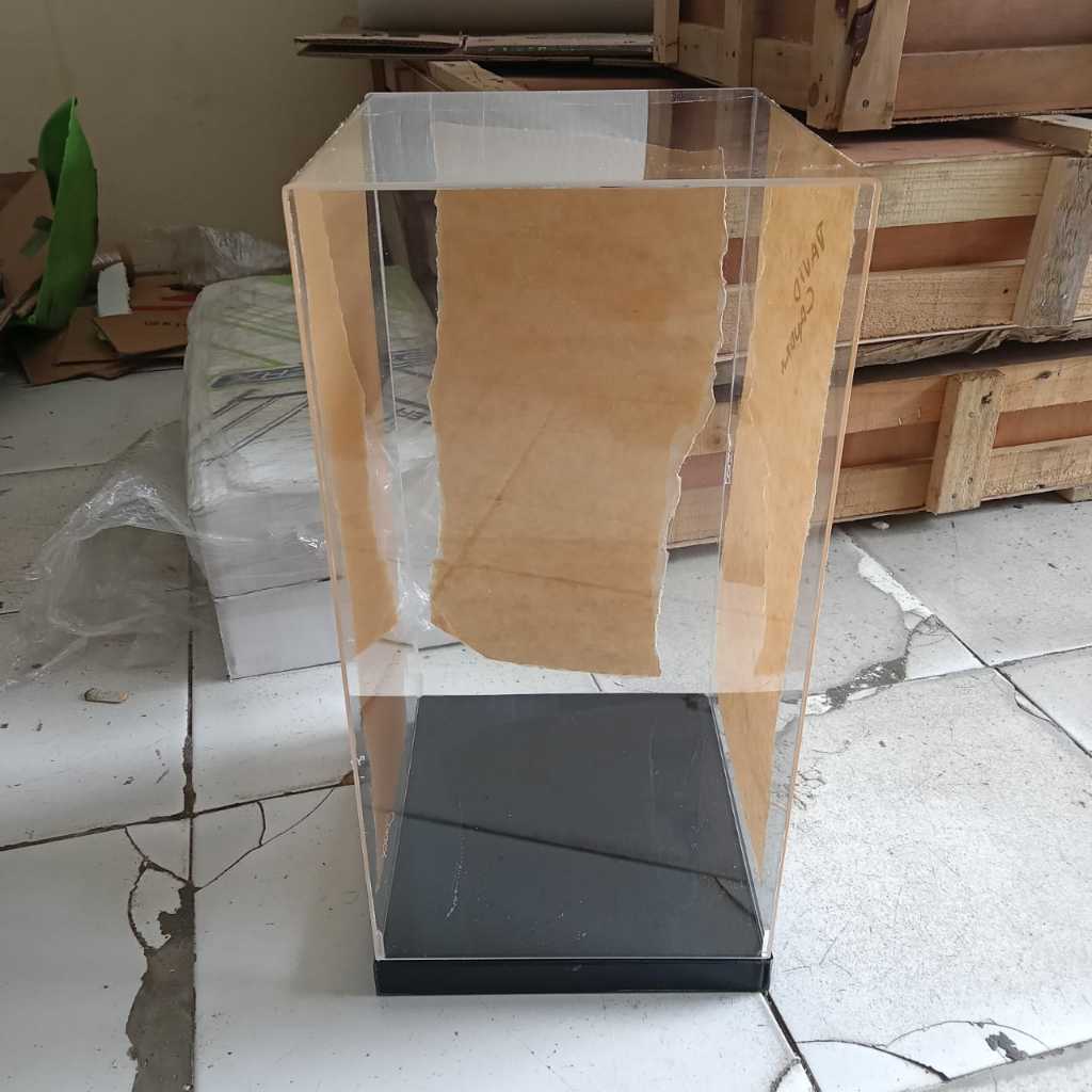 

Display Box Pajangan Akrilik Custom PxLxT 21x21x42cm