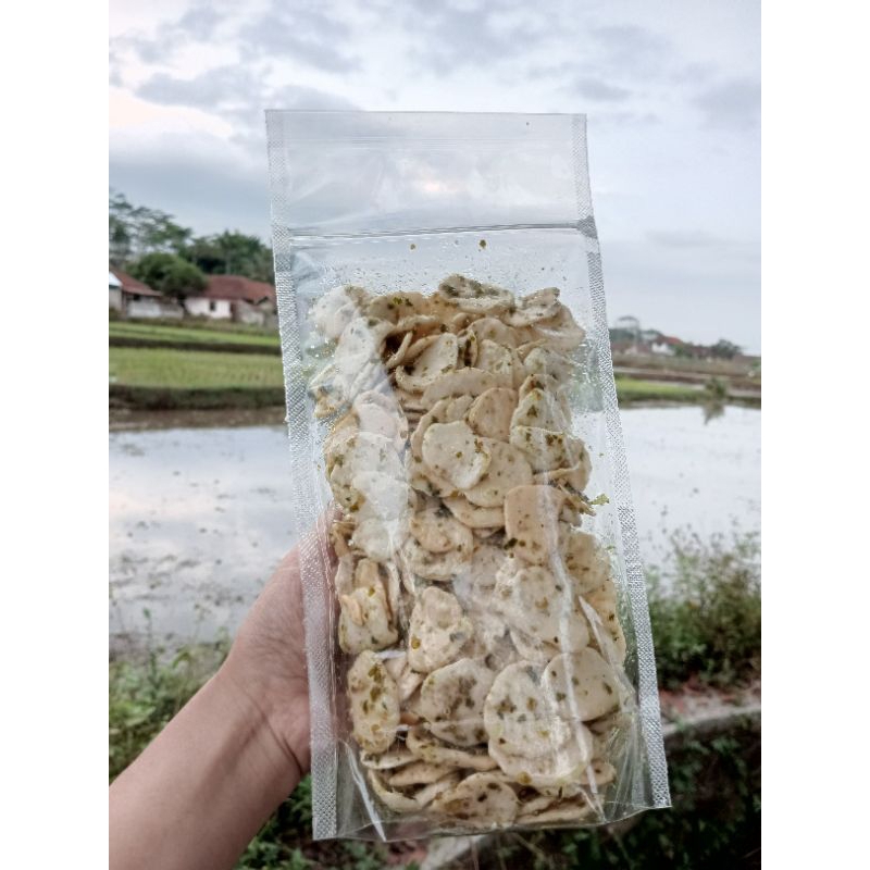 

Seblak Kering Cabe Hijau Daun Jeruk Pedas 250 Gram Gurih