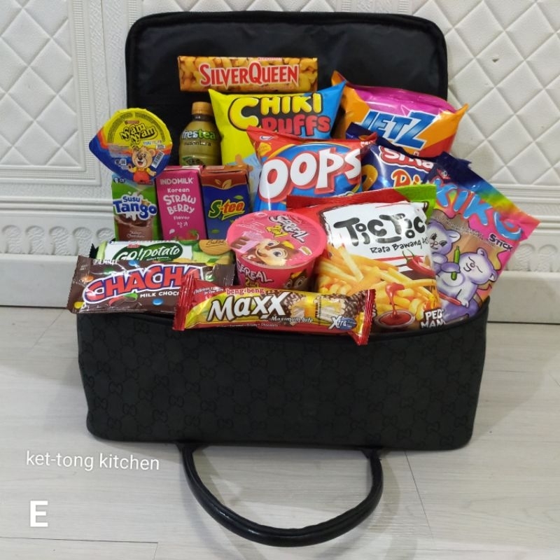 

parsel in travel bag, parsel snack anak, parsel tas kanvas, travel bag