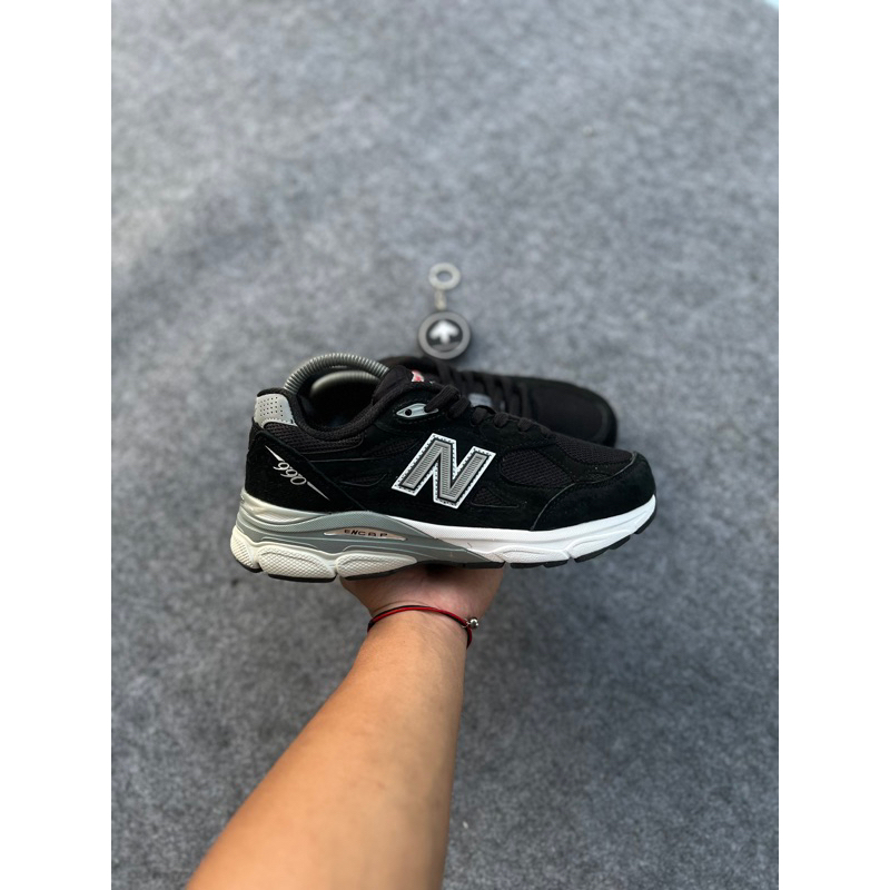 nb 990v3 black white size 40