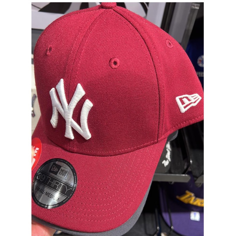 Topi New Era Cap 39Thirty New York Yankees Seasonal Cardinal Small-Medium (New Without Tag)