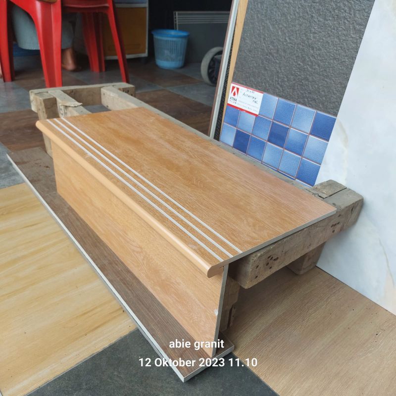 Granit anak tangga 30 x 60 doubel bavel