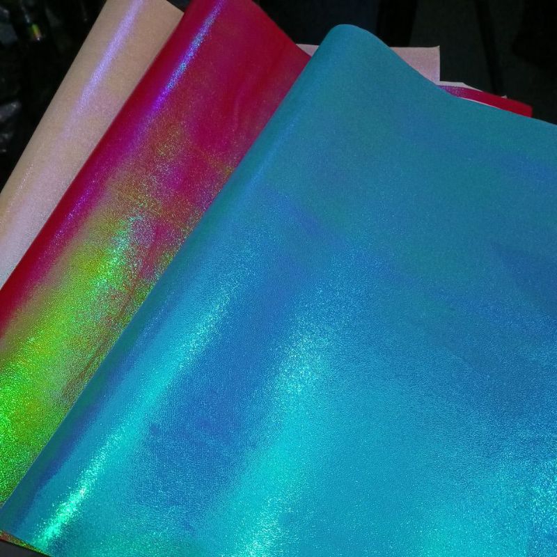 

Kertas Kado Glossy Rainbow Polos