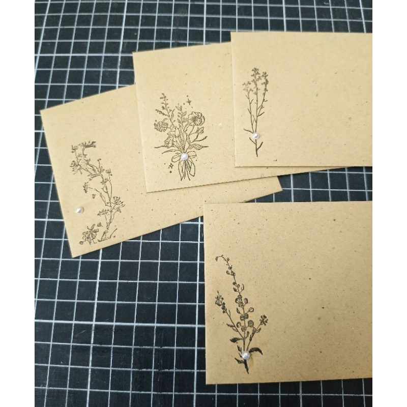 

Amplop Coklat A7/A6 dengan motif