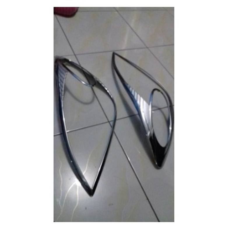 Garnish lampu depan avanza xenia 2005 - 2007 chrome