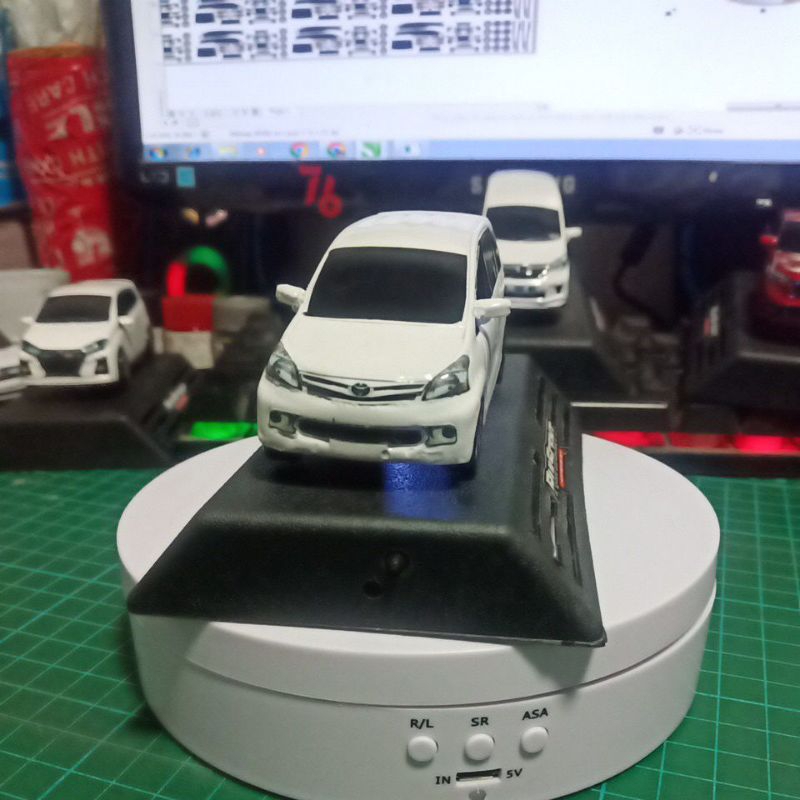 TEMPAT PARFUM REFILL MINIATUR MOBIL  BENTUK AVANZA