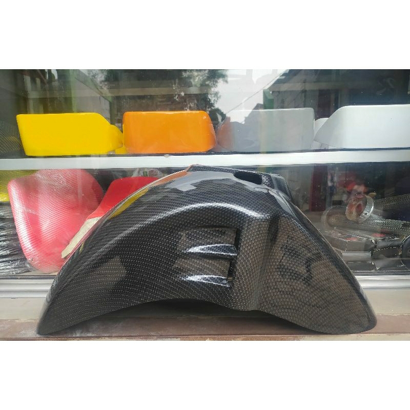 spakbor depan vespa matic sprint Primavera carbon