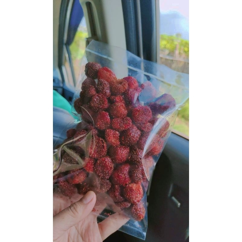 

Kripik stroberi