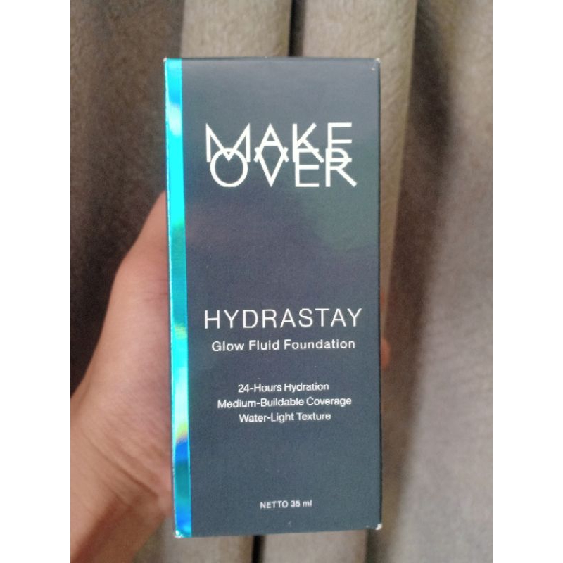 makeover hydrastay glow fluid foundation No. W22 warm ivory